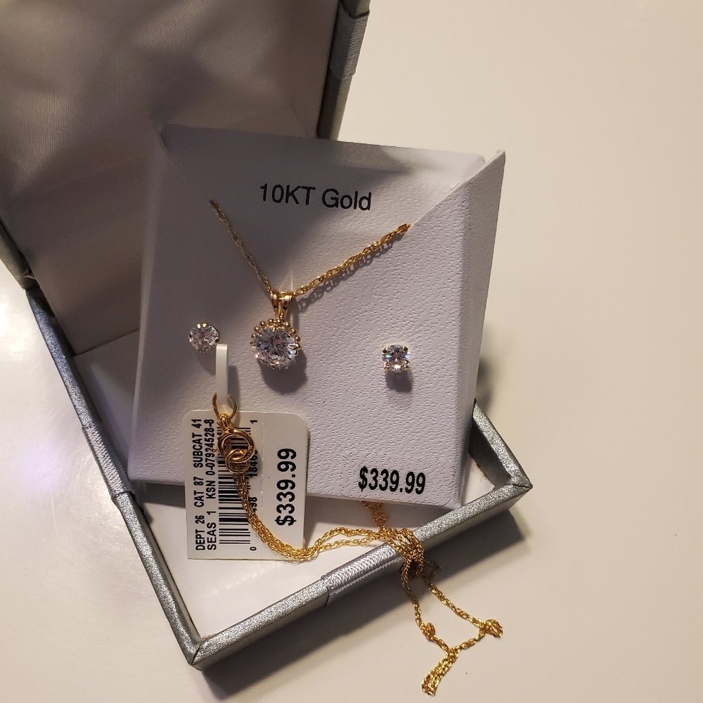 Necklace and earring set